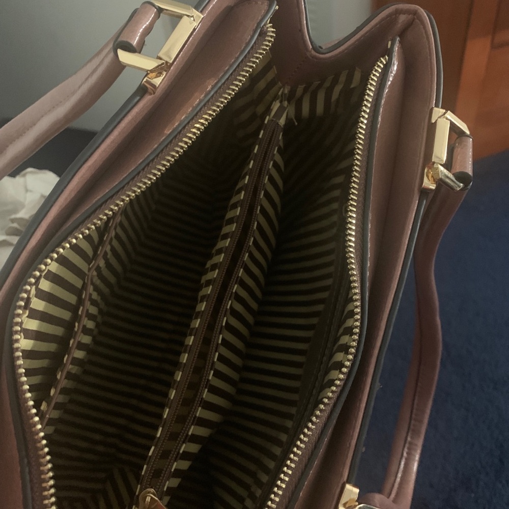 Purses - Picture 3 of 4